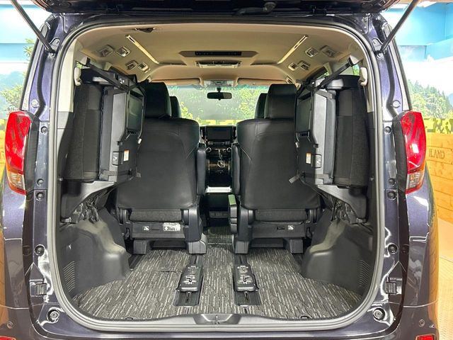 普段のお買い物や通勤、送迎等に十分な荷室スペースを確保しております。セカンドシートを倒すと、大きな荷物の積載も可能です♪