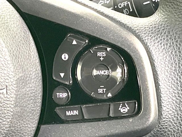 【アダプティブクルーズコントロール】高速道路での長距離走行が楽に!!自動で速度を保つクルーズコントロールが、衝突軽減システムと連携し、前方の車両を感知して車間を保つように速度調節してくれます!!