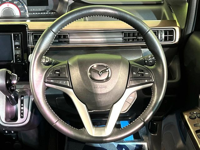 �y�����v�����X�e�A�����O�z�㎿�Ȋv���g�p���邱�ƂŁA��ɂ����������݂ƂĂ��^�]���₷���n���h���ł���