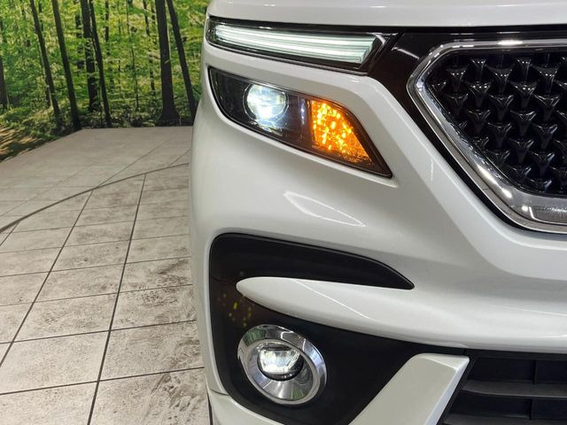 【LEDヘッドライト】悪天候や夜間走行時も良好な視界を確保し安心して運転できる高輝度LEDヘッドライトを装備!点灯速度が早く、消費電力も抑えられています。