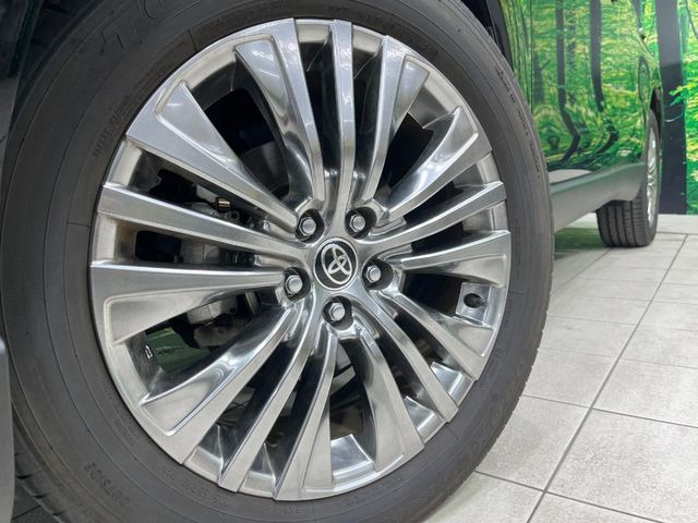 【純正アルミホイール】外観にマッチした純正アルミホイールを装着しております。各種社外アルミホイールや、スタッドレスタイヤも取扱いしております。是非ご相談ください♪
