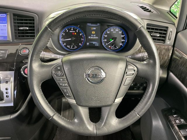 �y�����v�����X�e�A�����O�z�㎿�Ȋv���g�p���邱�ƂŁA��ɂ����������݂ƂĂ��^�]���₷���n���h���ł���