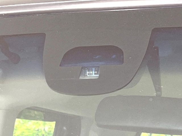 【シティブレーキアクティブシステム】低速走行中に前方の車両等を認識し、衝突しそうな時は警報とブレーキで衝突回避と被害軽減をアシスト。より安全にドライブをお楽しみいただけます。