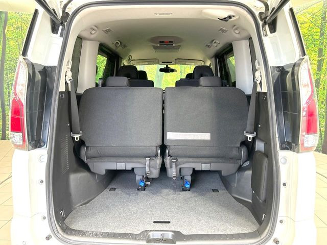 ���i�̂���������ʋ΁A���}���ɏ\���ȉ׎��X�y�[�X���m�ۂ��Ă���܂��B�Z�J���h�V�[�g��|���ƁA�傫�ȉו��̐ύڂ��\�ł���