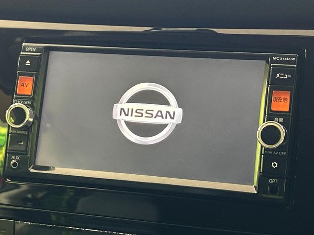 【純正ナビ】人気の純正ナビを装備。オーディオ機能も充実しており、Bluetooth接続すればお持ちのスマホやMP3プレイヤーの音楽を再生可能!毎日の運転がさらに楽しくなります!!