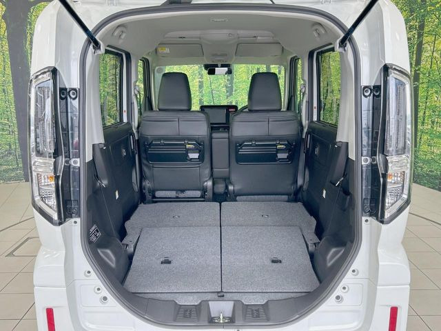 ���i�̂���������ʋ΁A���}���ɏ\���ȉ׎��X�y�[�X���m�ۂ��Ă���܂��B�Z�J���h�V�[�g��|���ƁA�傫�ȉו��̐ύڂ��\�ł���