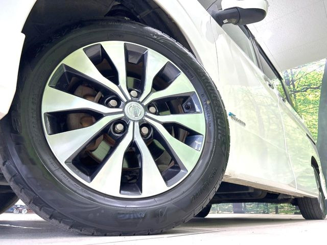 �y����16�C���`�A���~�z�C�[���z�O�ςɃ}�b�`���������A���~�z�C�[���𑕒����Ă���܂��B�e��ЊO�A���~�z�C�[����A�X�^�b�h���X�^�C�����戵�����Ă���܂��B���񂲑��k����������