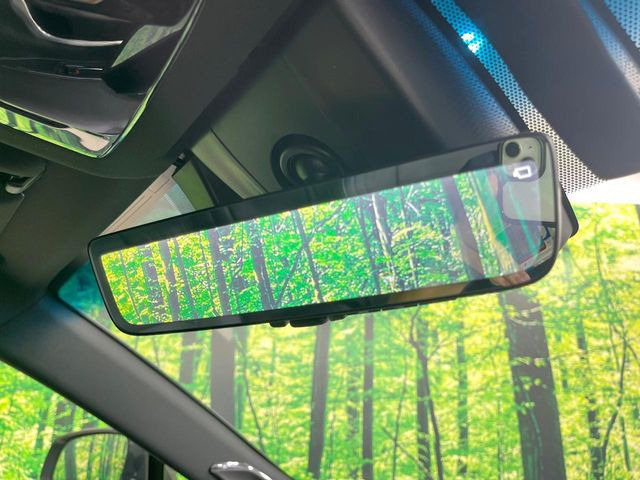 【デジタルインナーミラー】後席の大きな荷物や同乗者で後方が確認しづらい時でも安心!カメラが撮影した車両後方の映像をルームミラー内に表示。クリアな視界で状況の確認が可能です!