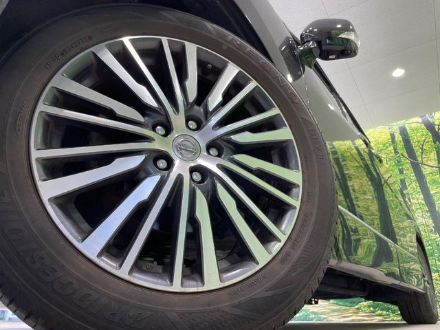 �y����18�C���`�A���~�z�C�[���z�O�ςɃ}�b�`���������A���~�z�C�[���𑕒����Ă���܂��B�e��ЊO�A���~�z�C�[����A�X�^�b�h���X�^�C�����戵�����Ă���܂��B���񂲑��k����������