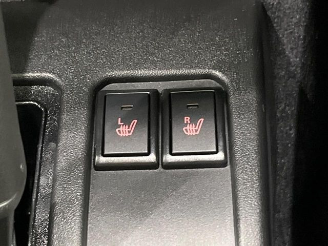 【シートヒーター】寒い日に重宝するシートヒーター!エアコンより早く温まってくれるので寒がりの人も安心ですね♪エアコンの温風は乾燥するから苦手、という方にもをおすすめです。