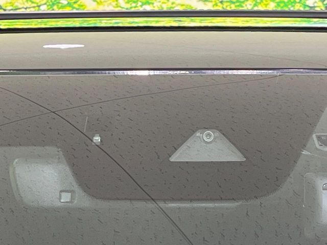 �y�X�}�[�g�u���[�L�T�|�[�g�z���s���ɑO���̎ԗ�����F�����A�Փ˂������Ȏ��͌x��ƃu���[�L�ŏՓˉ���Ɣ�Q�y�����A�V�X�g�B�����S�Ƀh���C�u�����y���݂��������܂��B