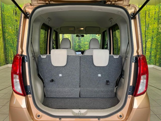 普段のお買い物や通勤、送迎等に十分な荷室スペースを確保しております。セカンドシートを倒すと、大きな荷物の積載も可能です♪