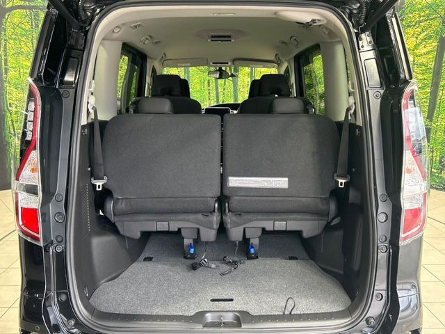 ���i�̂���������ʋ΁A���}���ɏ\���ȉ׎��X�y�[�X���m�ۂ��Ă���܂��B�Z�J���h�V�[�g��|���ƁA�傫�ȉו��̐ύڂ��\�ł���