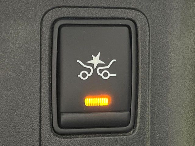 �y�G�}�[�W�F���V�[�u���[�L�z���s���ɑO���̎ԗ�����F�����A�Փ˂������Ȏ��͌x��ƃu���[�L�ŏՓˉ���Ɣ�Q�y�����A�V�X�g�B�����S�Ƀh���C�u�����y���݂��������܂��B