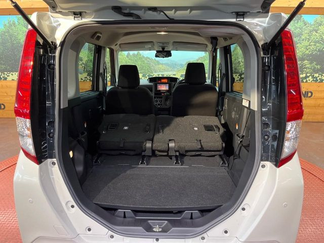 積み下ろしのしやすいデッキにはたっぷりと荷物を積み込んでいただけます。遊びから仕事まで、様々なシーンで頼れます♪