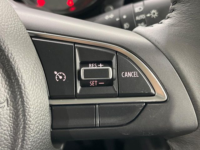 【クルーズコントロール】高速道路もラクラク走行。アクセルを離しても一定速度で走行ができ、長距離運転時の負担を軽減!加速・減速も簡単なスイッチ操作で調整できます。