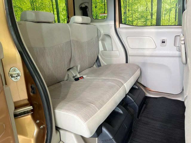 後部座席も気になるようなキズ・汚れやへたり等、大きなダメージはなく、良好な状態です。