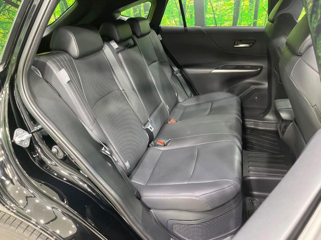 後部座席も気になるようなキズ・汚れやへたり等、大きなダメージはなく、良好な状態です。