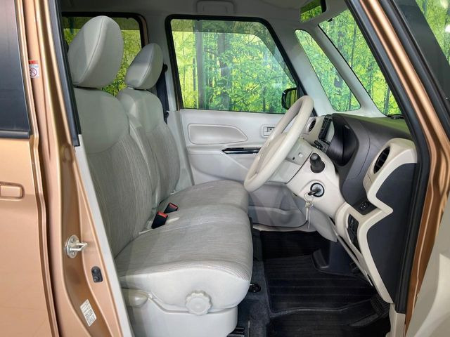 運転席シート廻りは使用感も少なく、良好な状態となっています。前オーナー様が丁寧に使っていたことがよくわかりますね。