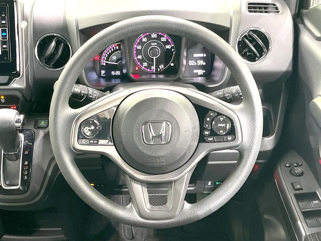 ステアリングも使用感が少なく、きれいな状態となっております♪