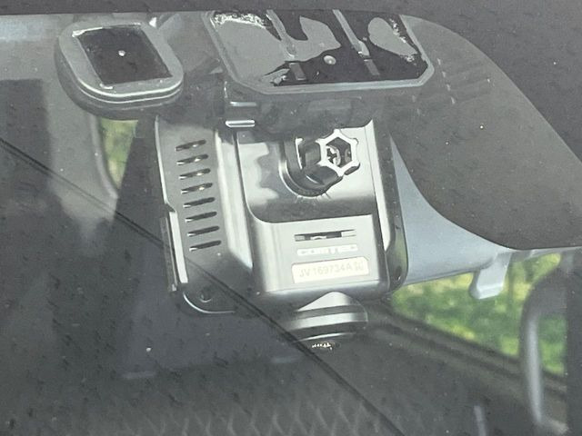 【ドライブレコーダー】安心・安全なカーライフに必須のドライブレコーダーを装備!走行中はもちろん、あおり運転や事故に遭遇した際の状況も映像で記録し、万一のリスクに備えます。