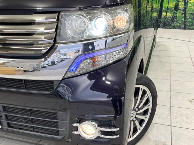 【HIDヘッドライト】非常に明るく前方を照らしてくれるので、悪天候や夜間の走行時も視界良好で安心してお乗りいただけます。