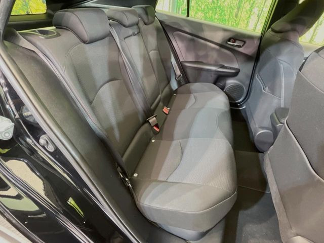 後部座席も気になるようなキズ・汚れやへたり等、大きなダメージはなく、良好な状態です。