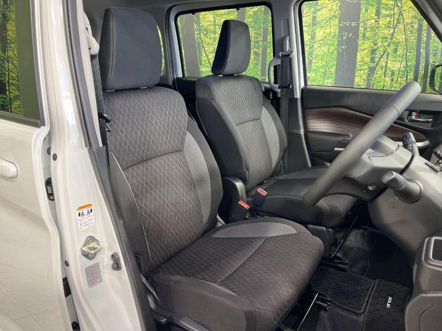 運転席シート廻りは使用感も少なく、良好な状態となっています。丁寧に使われていたことがよくわかりますね。