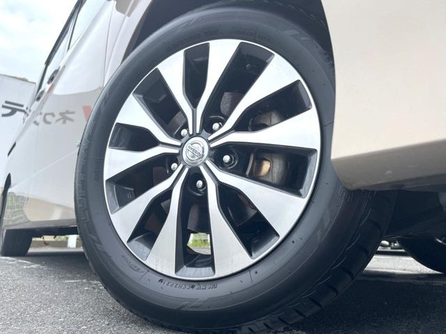 �y����16�C���`�A���~�z�C�[���z�O�ςɃ}�b�`���������A���~�z�C�[���𑕒����Ă���܂��B�e��ЊO�A���~�z�C�[����A�X�^�b�h���X�^�C�����戵�����Ă���܂��B���񂲑��k����������