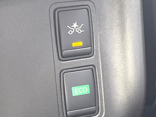 �y�G�}�[�W�F���V�[�u���[�L�z���s���ɑO���̎ԗ�����F�����A�Փ˂������Ȏ��͌x��ƃu���[�L�ŏՓˉ���Ɣ�Q�y�����A�V�X�g�B�����S�Ƀh���C�u�����y���݂��������܂��B