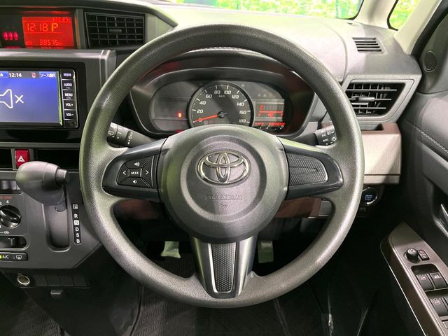 インテリアに合わせたデザインのステアリングは、運転される方のことも考え、運転しやすい形状、大きさです。是非一度、実際に触ってお確かめください。