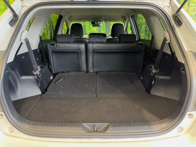 後席を格納すると、これだけの広さが!シーンに合わせたシートアレンジで、大きな荷物も積むことが出来ます♪