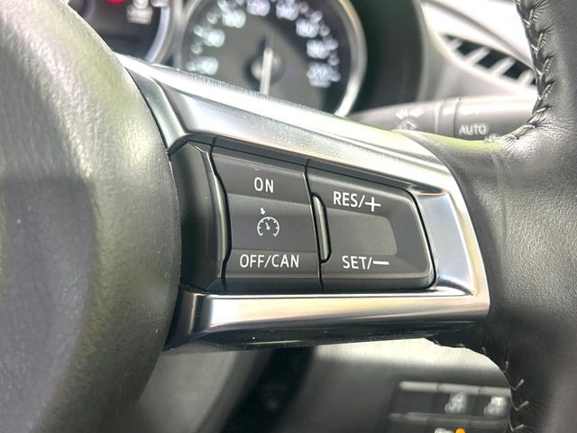 【クルーズコントロール】高速道路もラクラク走行。アクセルを離しても一定速度で走行ができ、長距離運転時の負担を軽減!加速・減速も簡単なスイッチ操作で調整できます。