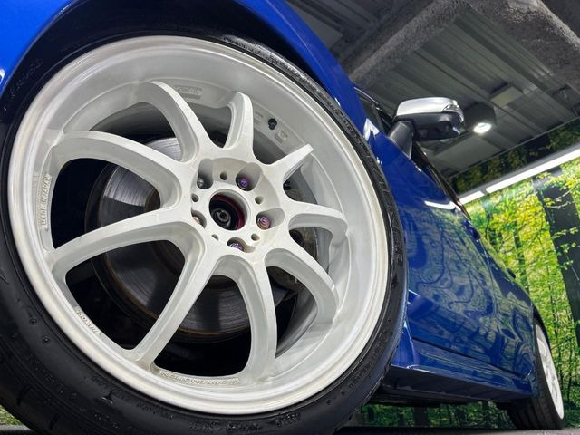 �y19�C���`�A���~�z�C�[���z�O�ςɃ}�b�`�����A���~�z�C�[���𑕒����Ă���܂��B�e��A���~�z�C�[����A�X�^�b�h���X�^�C�����戵�����Ă���܂��B���񂲑��k����������