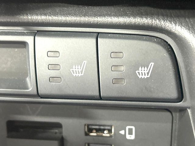 【シートヒーター】寒い日に重宝するシートヒーター!エアコンより早く温まってくれるので寒がりの人も安心ですね♪エアコンの温風は乾燥するから苦手、という方にもをおすすめです。