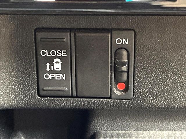 �y�p���[�X���C�h�h�A�z�X�}�[�g�L�[��^�]�Ȃ̃X�C�b�`�ŃX���C�h�h�A�̊J���\���d��������͂����ăh�A���J����K�v�������A���������q�l�ł��A�d���ו��������Ă��鎞�����N�ɊJ���߂ł��܂���