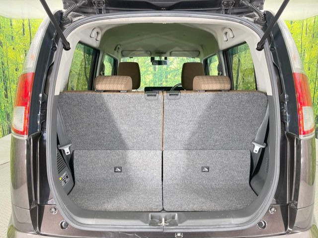 ���i�̂���������ʋ΁A���}���ɏ\���ȉ׎��X�y�[�X���m�ۂ��Ă���܂��B�Z�J���h�V�[�g��|���ƁA�傫�ȉו��̐ύڂ��\�ł���