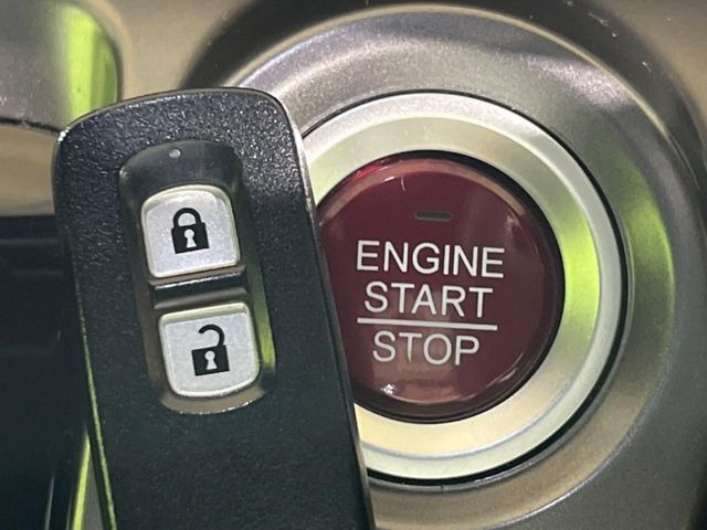 �yHonda�X�}�[�g�L�[�z�J�o����|�P�b�g�ɓ��ꂽ�܂܂ł��h�A�̎{���E�������\�ȃX�}�[�g�L�[�𑕔��B�G���W���̃I���E�I�t�����J�M�����o���K�v����������Ƃ��Ă��֗��ł���