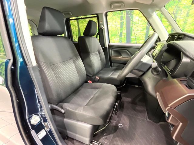 運転席シート廻りは使用感も少なく、良好な状態となっています。丁寧に使われていたことがよくわかりますね。