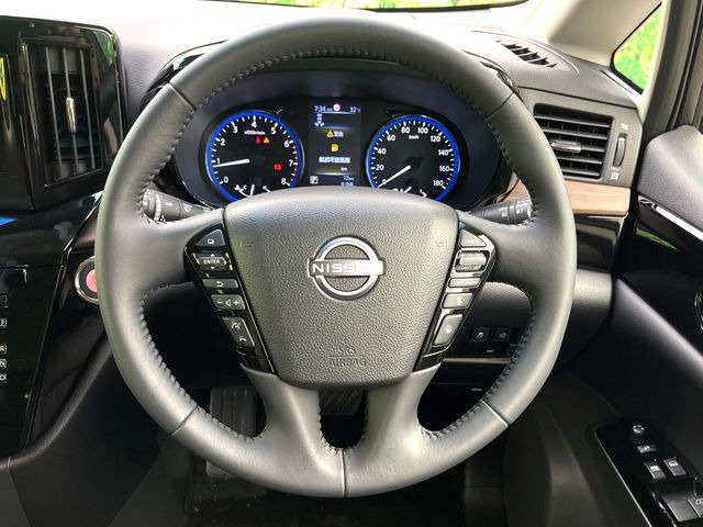 �y�����v�����X�e�A�����O�z�㎿�Ȋv���g�p���邱�ƂŁA��ɂ����������݂ƂĂ��^�]���₷���n���h���ł���