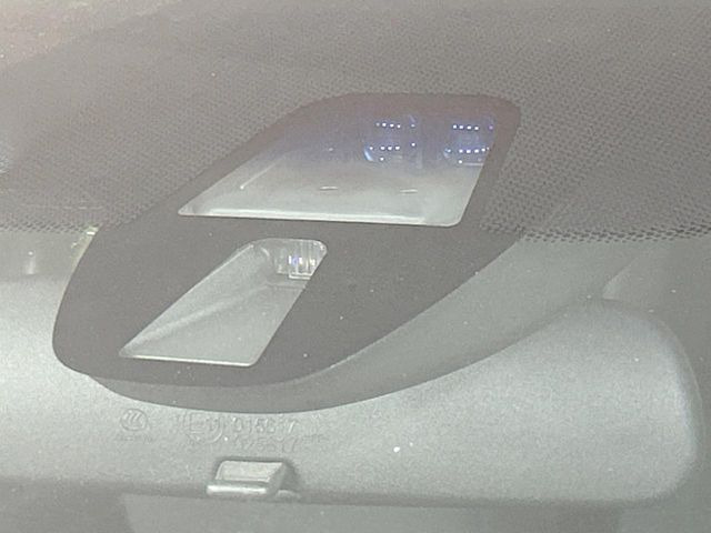 【シティブレーキアクティブシステム】低速走行中に前方の車両等を認識し、衝突しそうな時は警報とブレーキで衝突回避と被害軽減をアシスト。より安全にドライブをお楽しみいただけます。