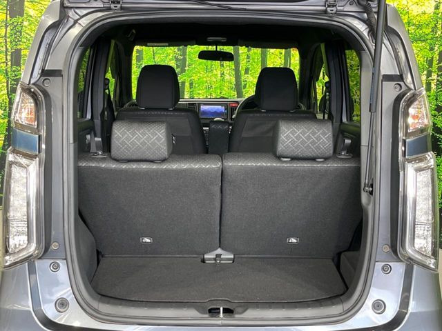 ���i�̂���������ʋ΁A���}���ɏ\���ȉ׎��X�y�[�X���m�ۂ��Ă���܂��B�Z�J���h�V�[�g��|���ƁA�傫�ȉו��̐ύڂ��\�ł���