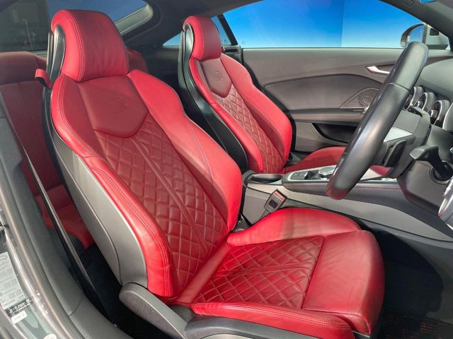 ●シートの使用感:破れ・へたりも少なく、ご覧の通りきれいな状態を維持しております。また、室内クリーニング・コーティングもご用命いただけます。