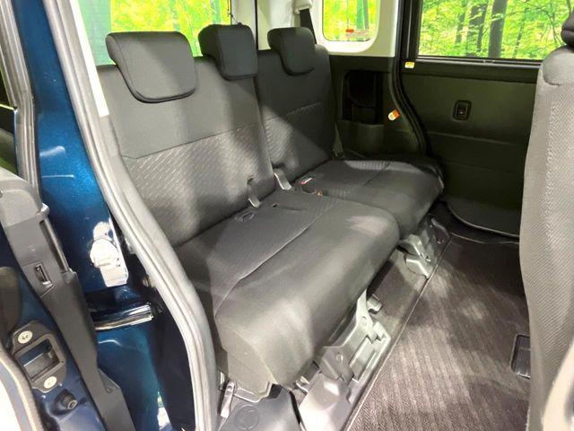 後部座席も気になるようなキズ・汚れやへたり等、大きなダメージはなく、良好な状態です。