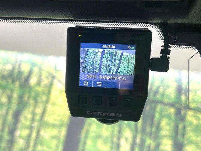 【ドライブレコーダー】安心・安全なカーライフに必須のドライブレコーダーを装備!走行中はもちろん、あおり運転や事故に遭遇した際の状況も映像で記録し、万一のリスクに備えます。