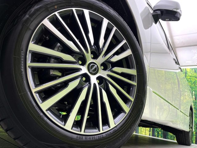 �y����18�C���`�A���~�z�C�[���z�O�ςɃ}�b�`���������A���~�z�C�[���𑕒����Ă���܂��B�e��ЊO�A���~�z�C�[����A�X�^�b�h���X�^�C�����戵�����Ă���܂��B���񂲑��k����������