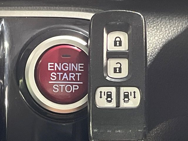 �yHonda�X�}�[�g�L�[�z�J�o����|�P�b�g�ɓ��ꂽ�܂܂ł��h�A�̎{���E�������\�ȃX�}�[�g�L�[�𑕔��B�G���W���̃I���E�I�t�����J�M�����o���K�v����������Ƃ��Ă��֗��ł���