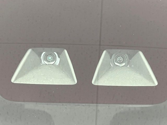 【スマートアシスト】走行中に前方の車両等を認識し、衝突しそうな時は警報とブレーキで衝突回避と被害軽減をアシスト。より安全にドライブをお楽しみいただけます。