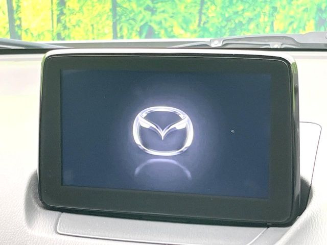 �y8�C���`�}�c�_�R�l�N�g�z�ԓ��̕��͋C�Ƀ}�b�`������^�̃f�B�X�v���C�B�X�}�z�ڑ��ł̃i�r�g�p��Bluetooth�Đ����A�l�X�ȋ@�\���y���߂܂��B�����I�ȃ_�C�������삪�\�ŁA�g��������ǍD�ł��B