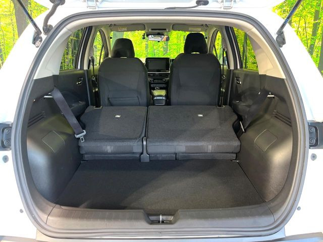 ���i�̂���������ʋ΁A���}���ɏ\���ȉ׎��X�y�[�X���m�ۂ��Ă���܂��B�Z�J���h�V�[�g��|���ƁA�傫�ȉו��̐ύڂ��\�ł���